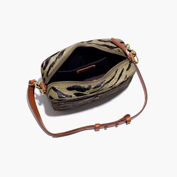 💚NWT🤎 Madewell The Transport Camera Bag: Tiger Calf Hair Edition Green Olive - Picture 2 of 12
